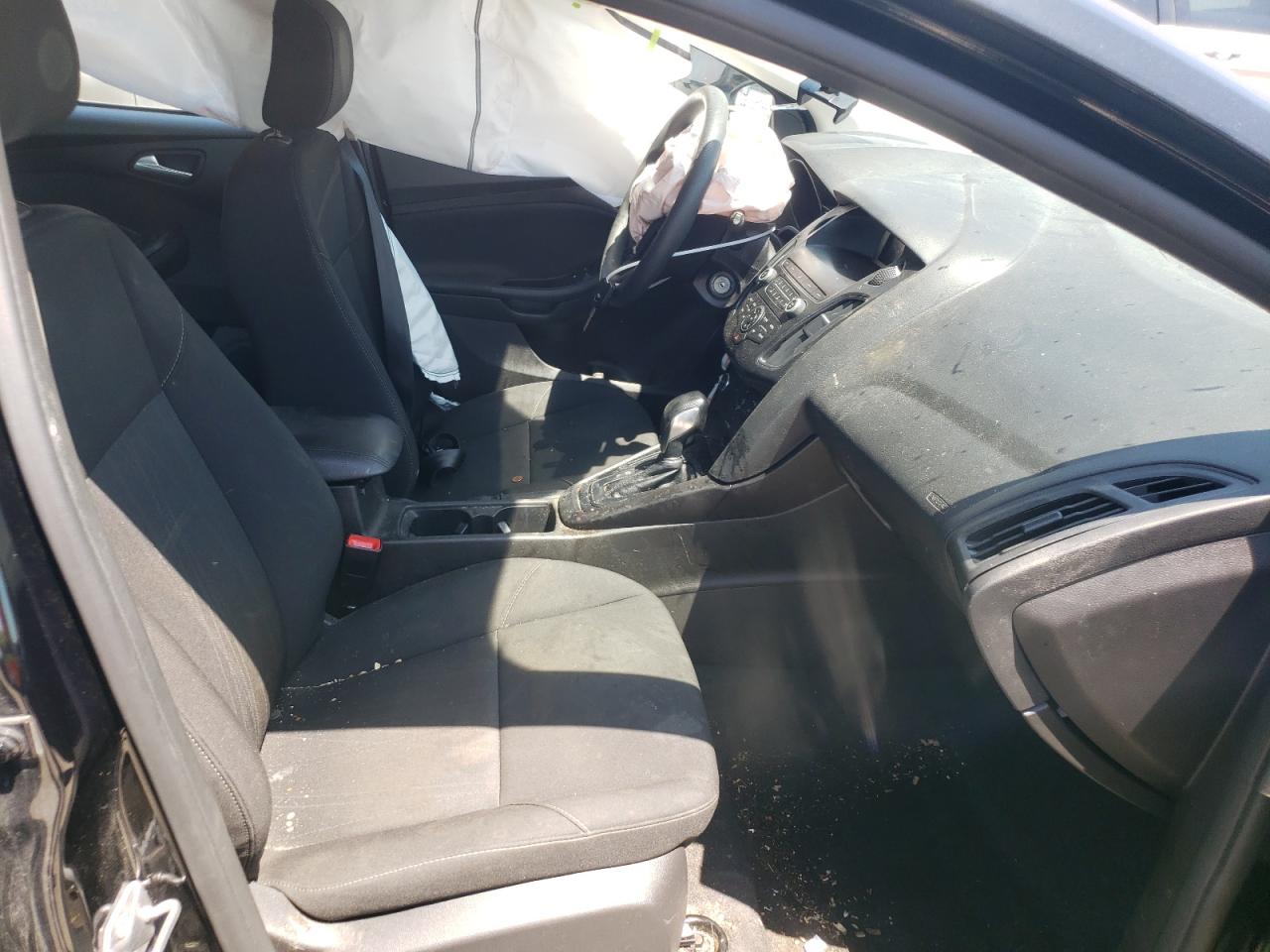 Photo 5 from auction – 2018 FORD FOCUS SE with VIN 1FADP3K22JL279227