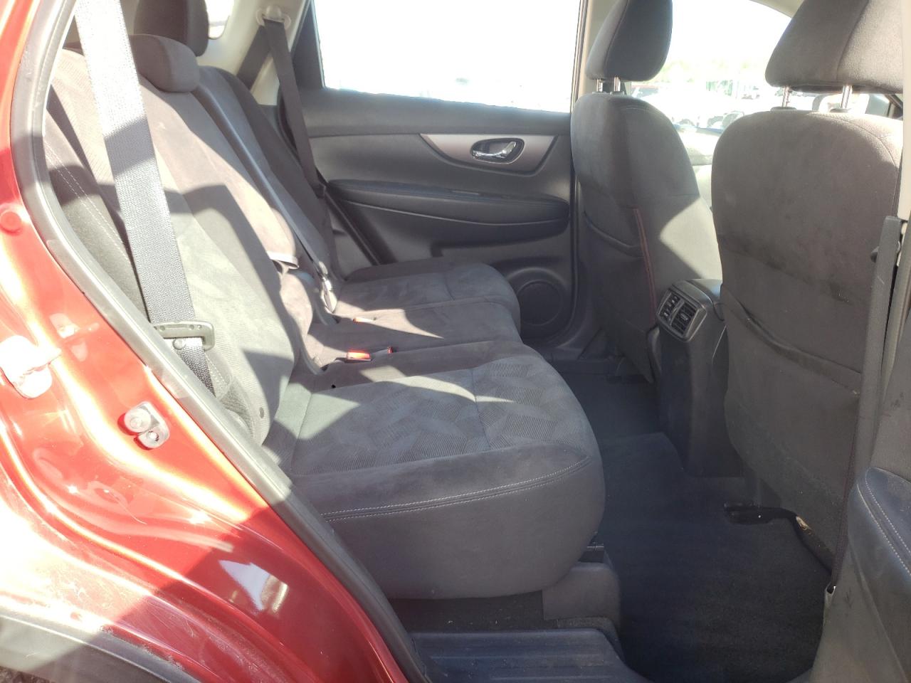 Photo 6 from auction – 2015 NISSAN ROGUE S with VIN KNMAT2MV5FP502600