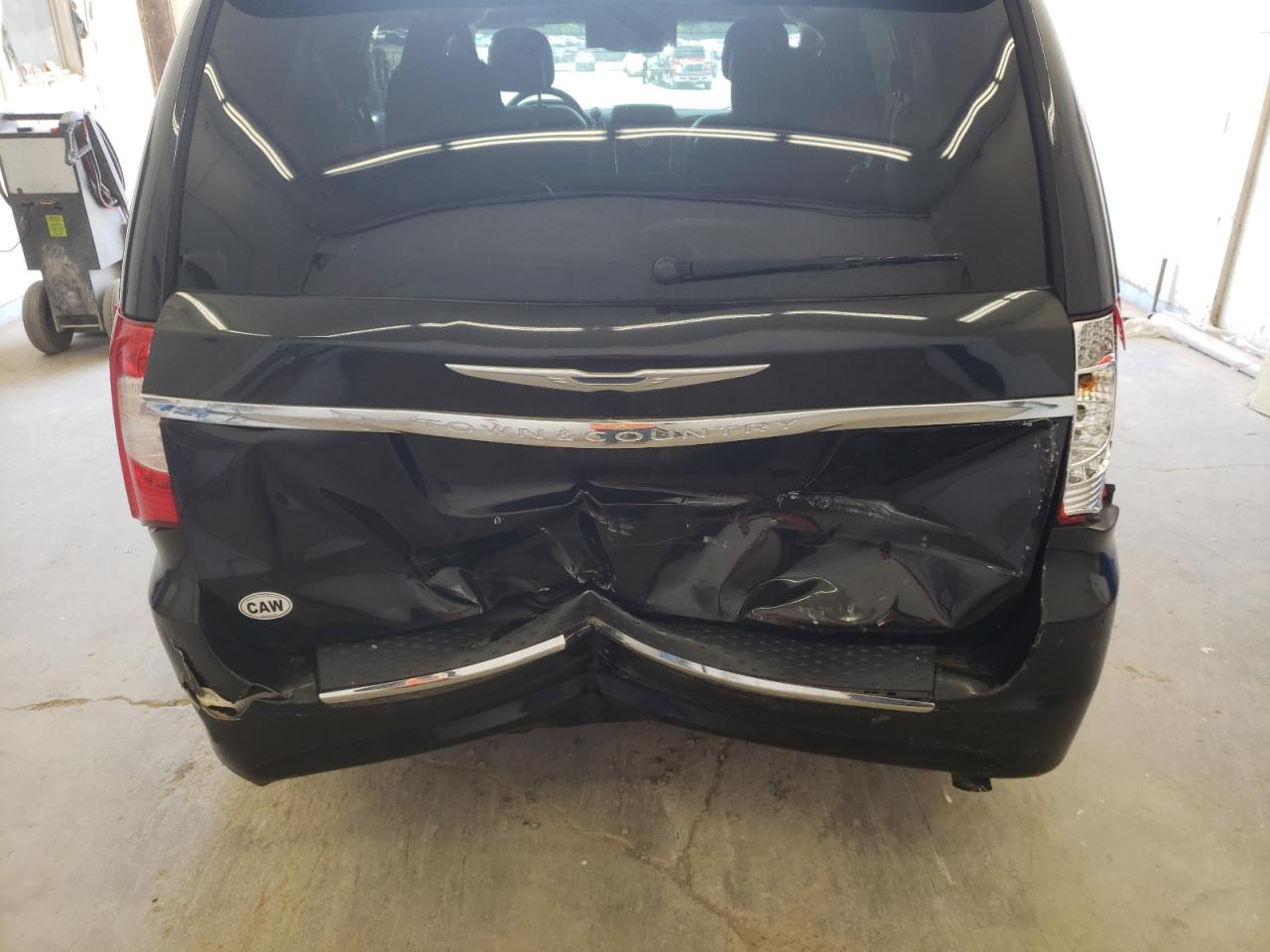 Photo 9 from auction – 2015 CHRYSLER TOWN & COU with VIN 2C4RC1BG2FR578016