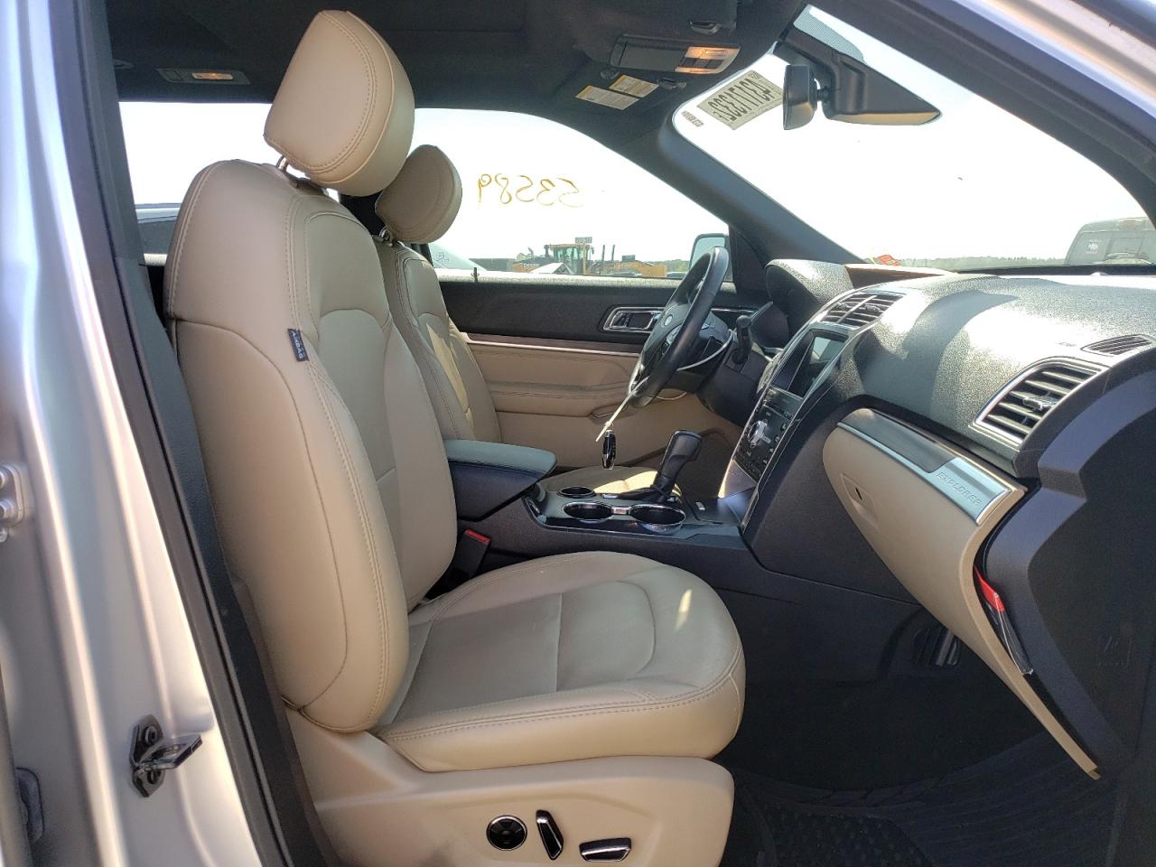 Photo 5 from auction – 2017 FORD EXPLORER L with VIN 1FM5K7F87HGD77980