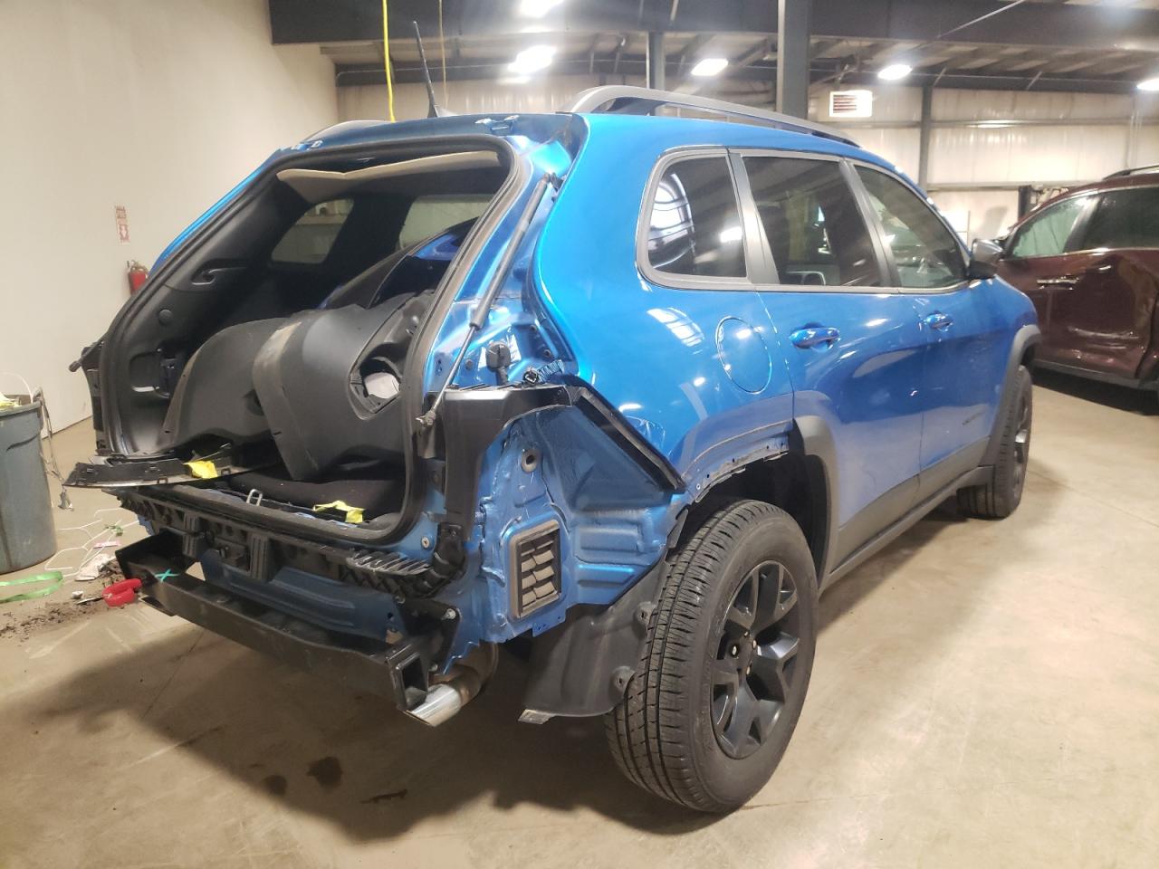 Photo 4 from auction – 2017 JEEP CHEROKEE T with VIN 1C4PJMBS0HW638999
