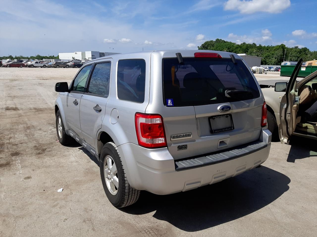 Photo 3 from auction – 2010 FORD ESCAPE XLS with VIN 1FMCU0C79AKA61388