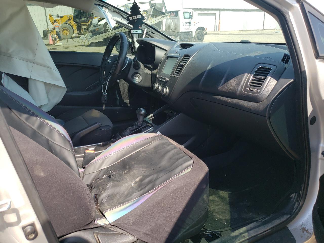 Photo 5 from auction – 2018 KIA FORTE LX with VIN 3KPFL4A75JE165328