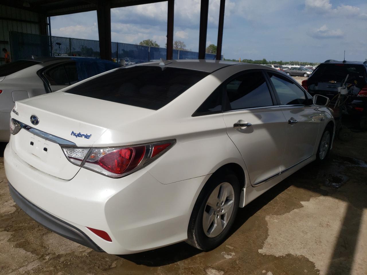 Photo 4 from auction – 2012 HYUNDAI SONATA HYB with VIN KMHEC4A48CA059006