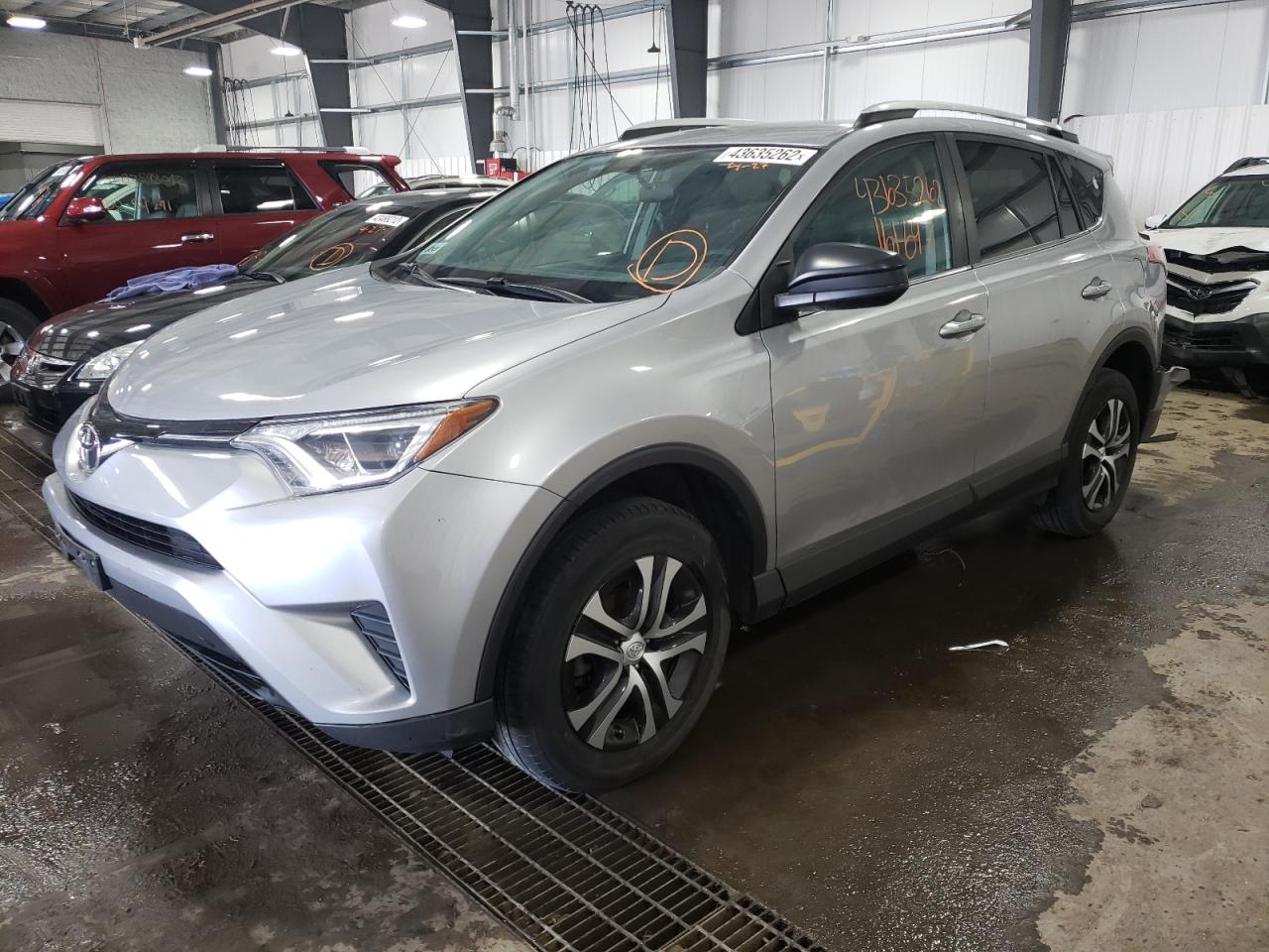 Photo 2 from auction – 2016 TOYOTA RAV4 LE with VIN 2T3BFREV4GW423279
