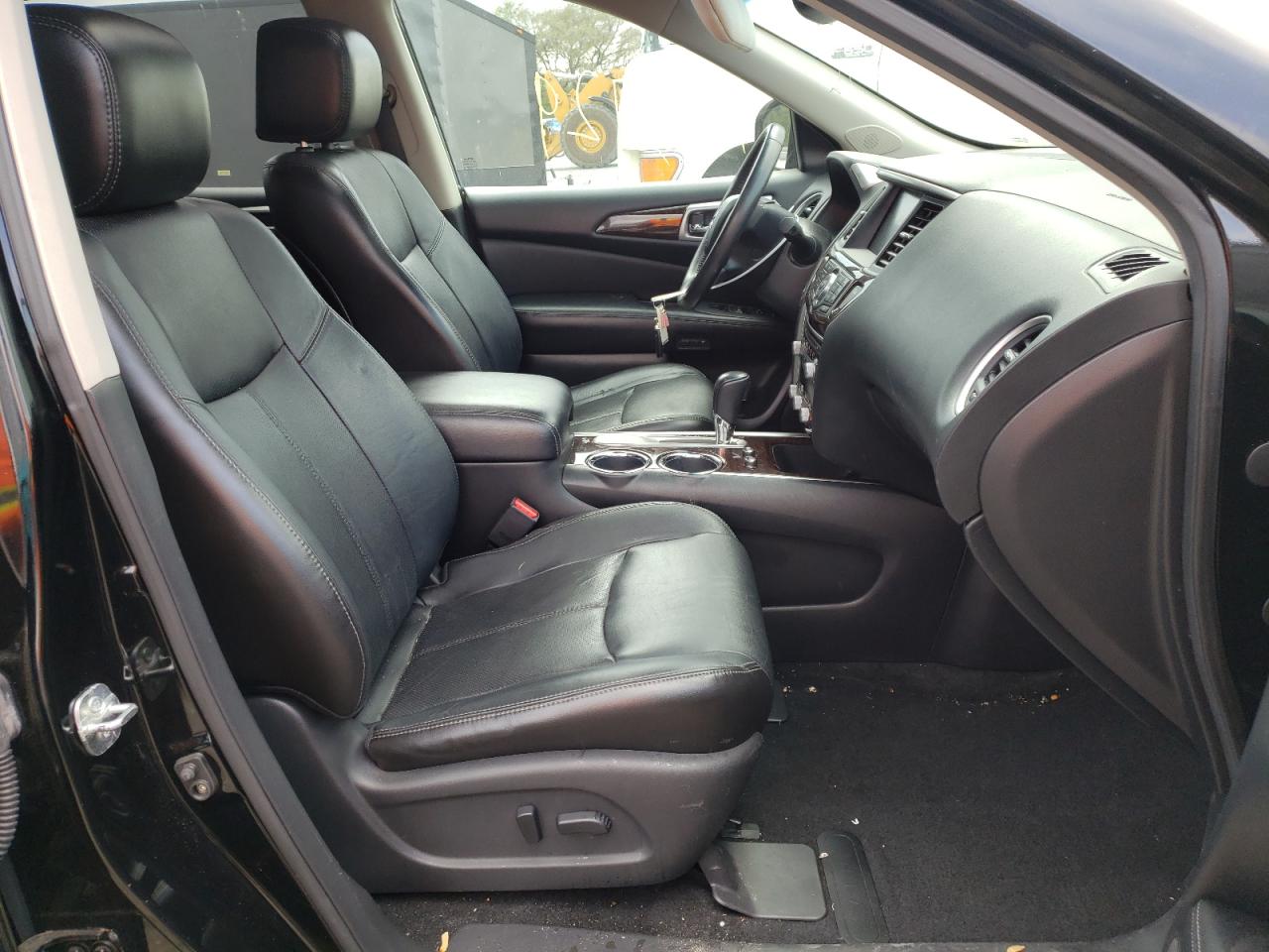 Photo 5 from auction – 2013 NISSAN PATHFINDER with VIN 5N1AR2MN7DC651010
