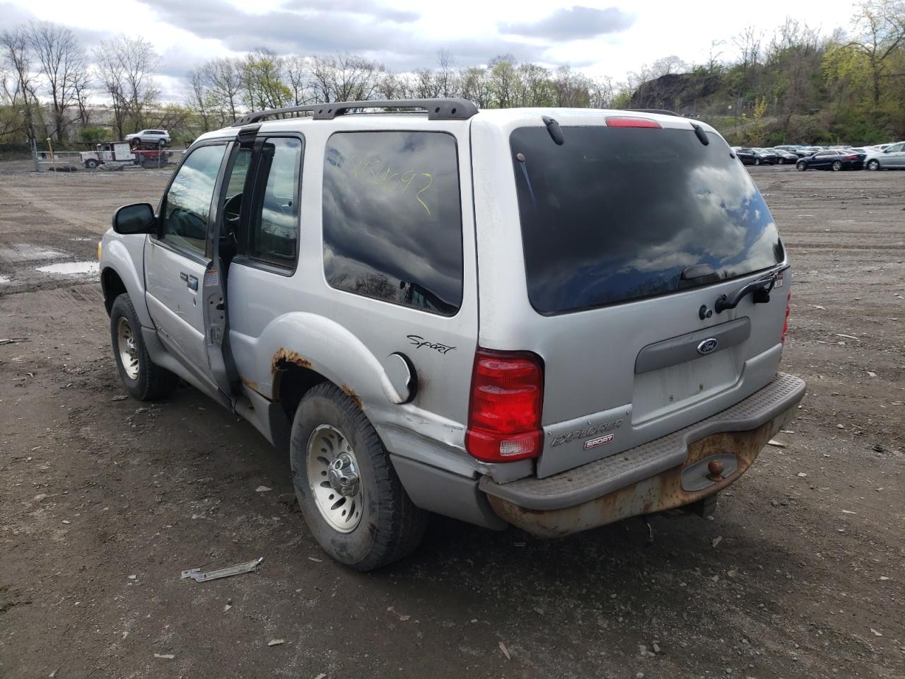 Photo 3 from auction – 2001 FORD EXPLORER S with VIN 1FMYU70E71UB84063
