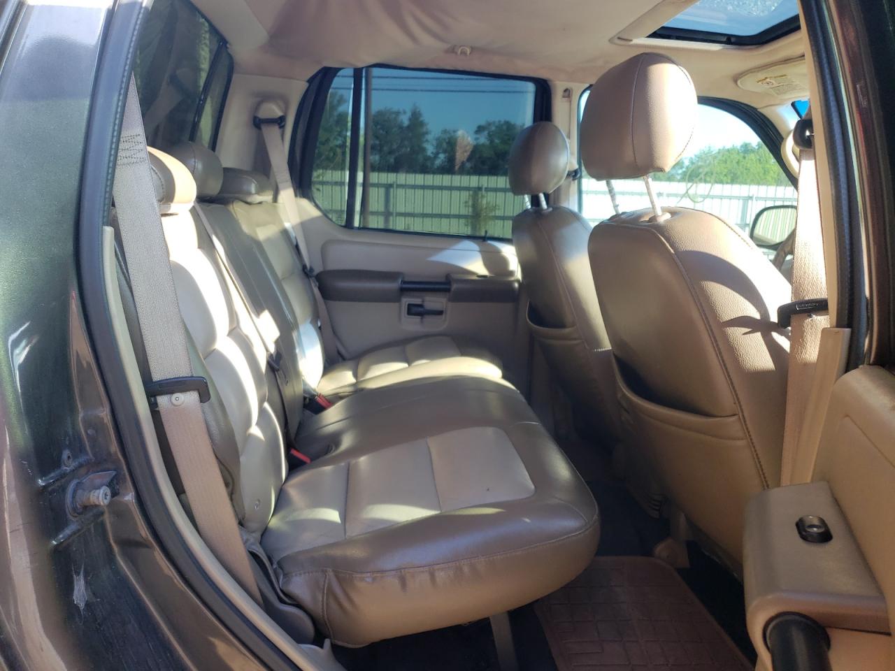 Photo 6 from auction – 2005 FORD EXPLORER with VIN 1FMDU67K65UA43611