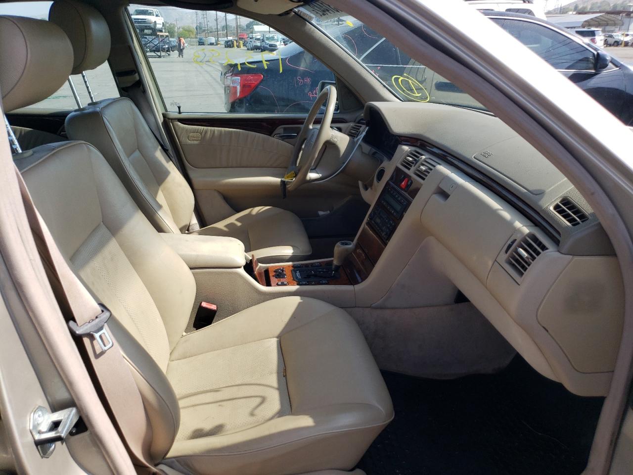 Photo 5 from auction – 1998 MERCEDES-BENZ E-CLASS with VIN WDBJF65F7WA520779