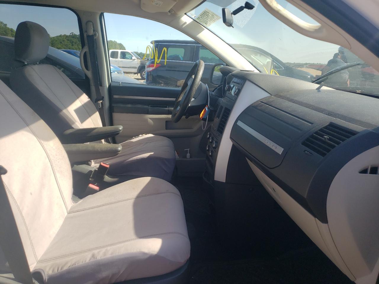 Photo 5 from auction – 2010 DODGE GRAND CARA with VIN 2D4RN4DE2AR239484