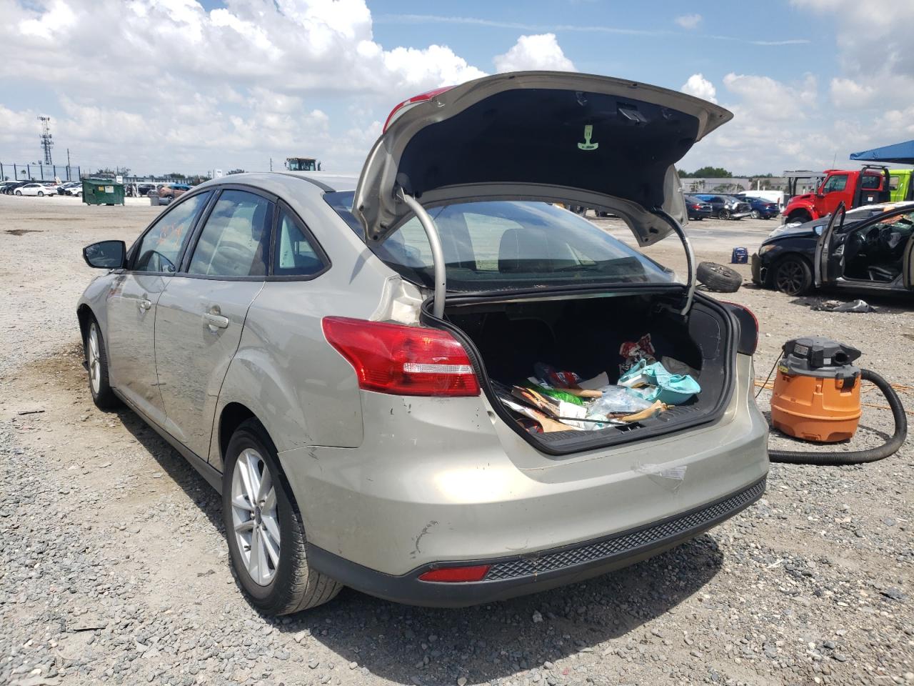 Photo 3 from auction – 2016 FORD FOCUS SE with VIN 1FADP3F21GL228739