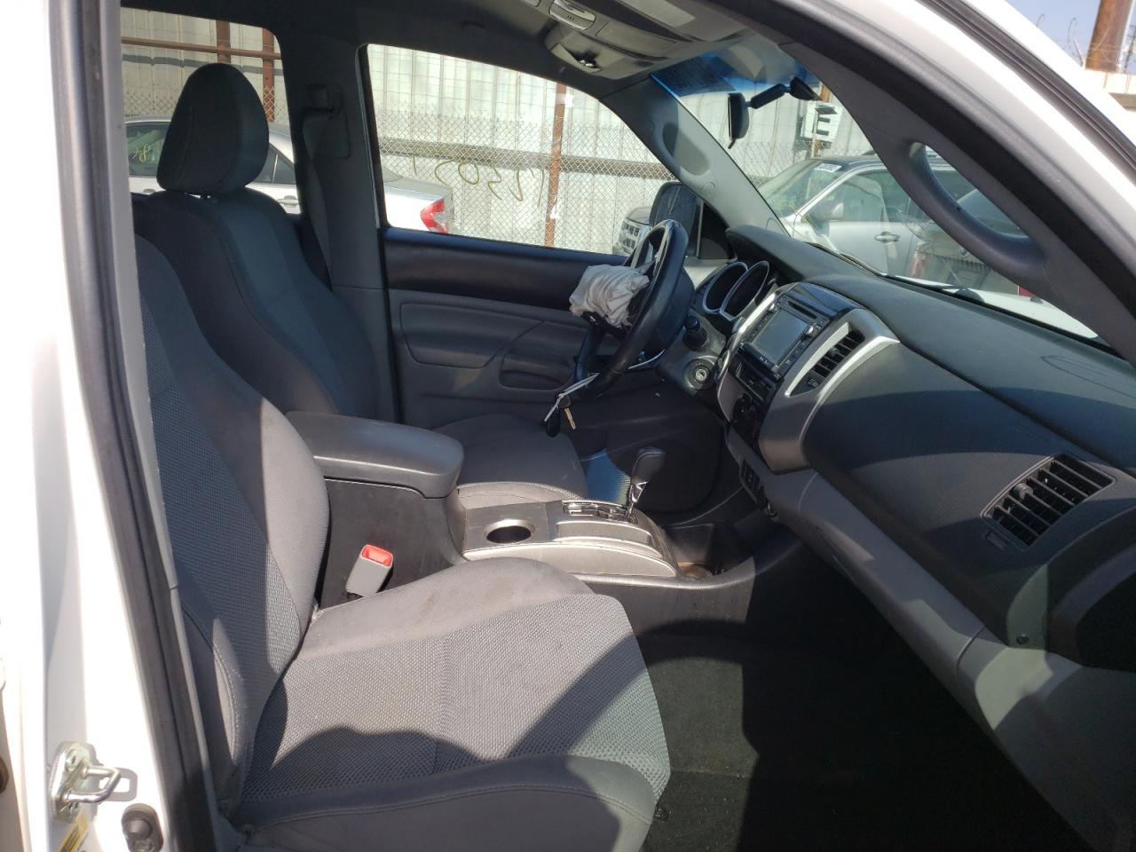Photo 5 from auction – 2014 TOYOTA TACOMA DOU with VIN 3TMLU4EN5EM159579