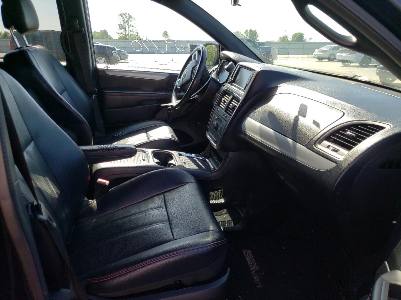 Photo 5 from auction – 2015 DODGE GRAND CARA with VIN 2C4RDGEG9FR564089