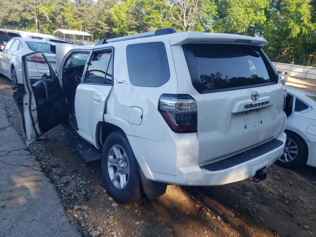 Photo 3 from auction – 2020 TOYOTA 4RUNNER SR with VIN JTEBU5JR7L5803172