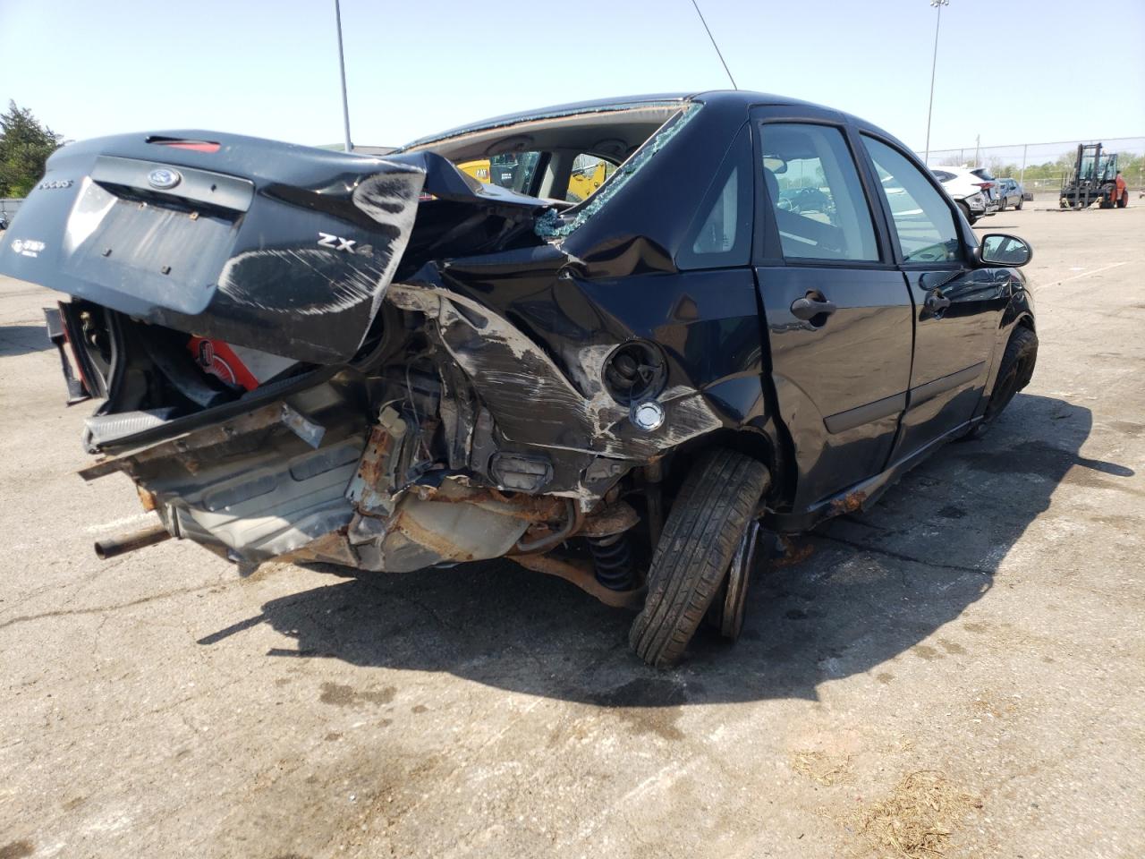 Photo 14 from auction – 2005 FORD FOCUS ZX4 with VIN 1FAFP34N75W141364