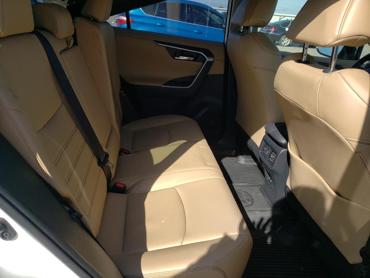 Photo 6 from auction – 2019 TOYOTA RAV4 LIMIT with VIN JTMY1RFV5KD019792