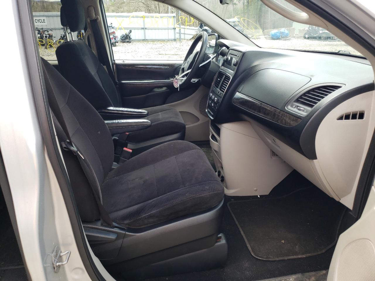 Photo 5 from auction – 2011 DODGE GRAND CARA with VIN 2D4RN3DG4BR639981