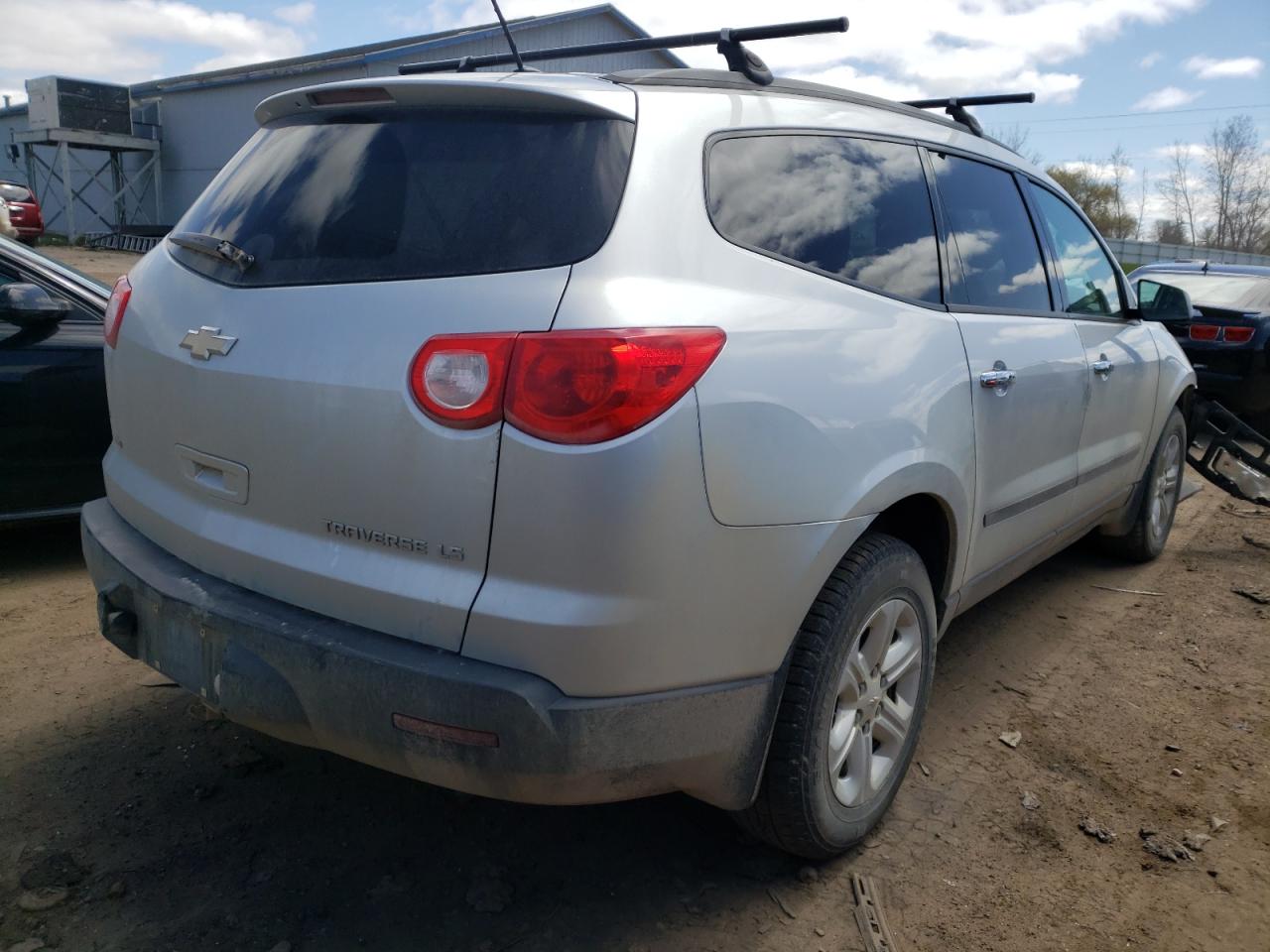 Photo 4 from auction – 2011 CHEVROLET TRAVERSE L with VIN 1GNKVFED7BJ301202