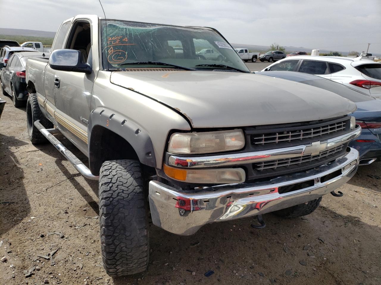 CHEVROLET SILVERADO 2002 with VIN 1GCEK19T12E302518 - Photo from auction