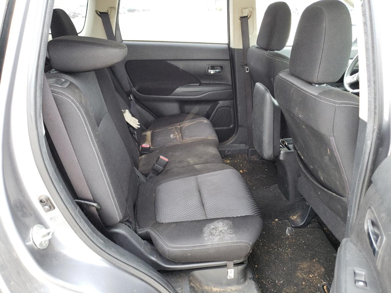 Photo 6 from auction – 2018 MITSUBISHI OUTLANDER with VIN JA4AD2A34JZ005870