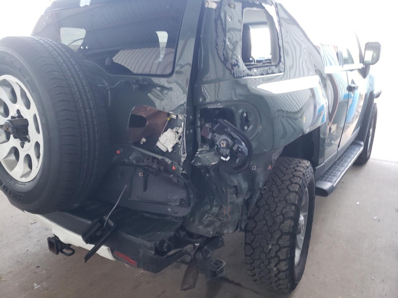 Photo 9 from auction – 2013 TOYOTA FJ CRUISER with VIN JTEBU4BF7DK149596