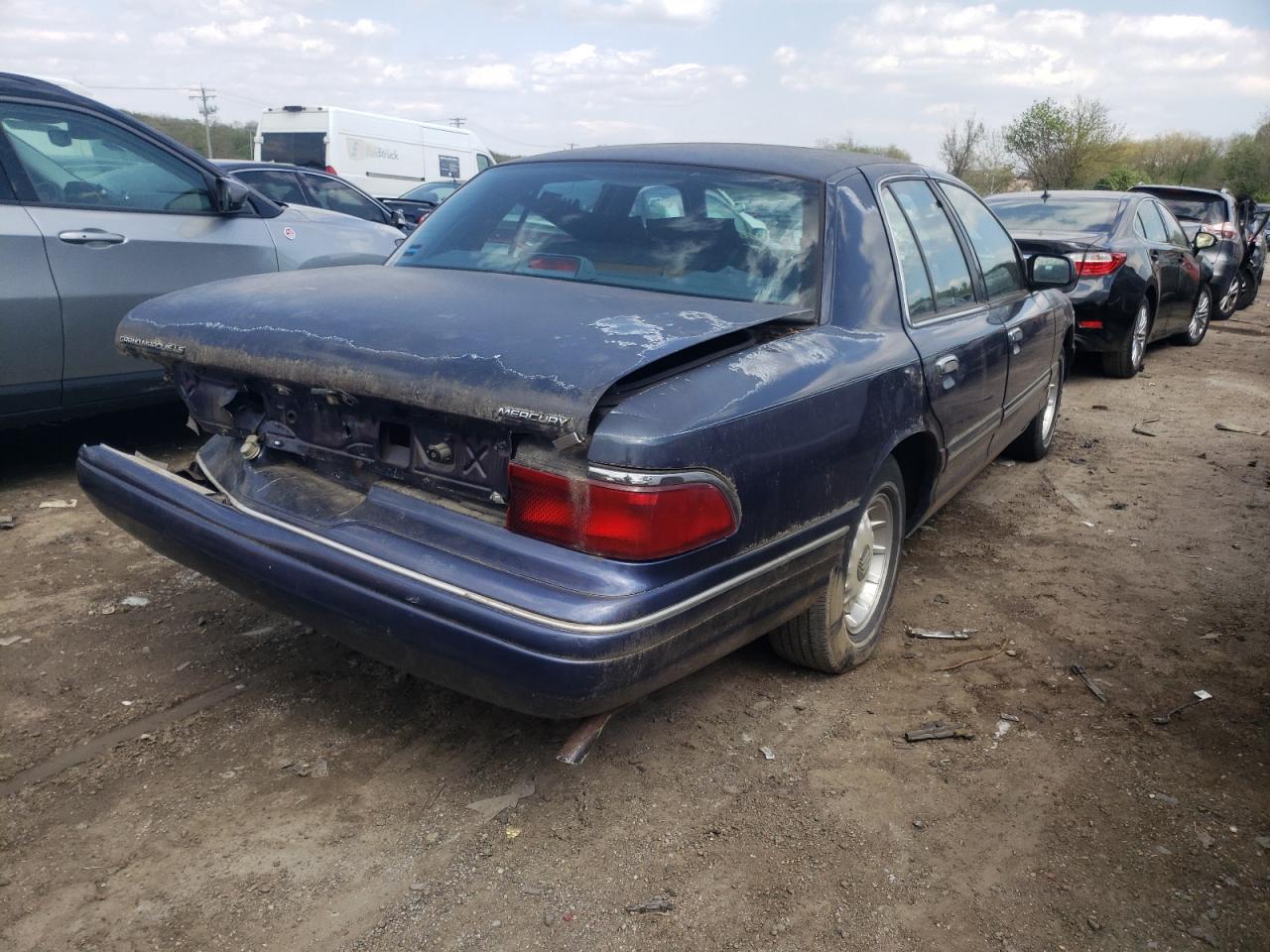 Photo 4 from auction – 1997 MERCURY GRAND MARQ with VIN 2MELM75W2VX673967