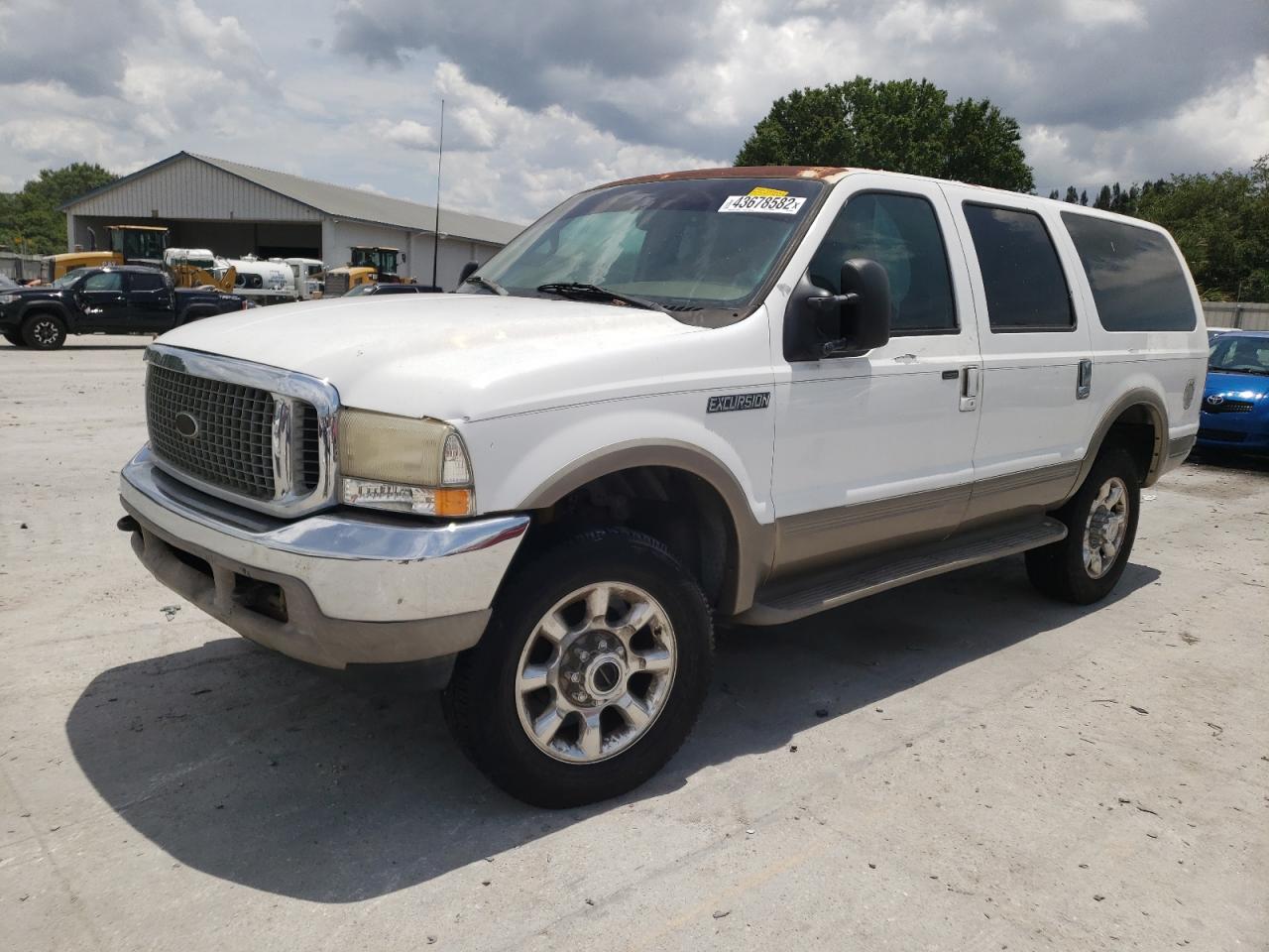 Photo 2 from auction – 2000 FORD EXCURSION with VIN 1FMNU43L8YEB26060