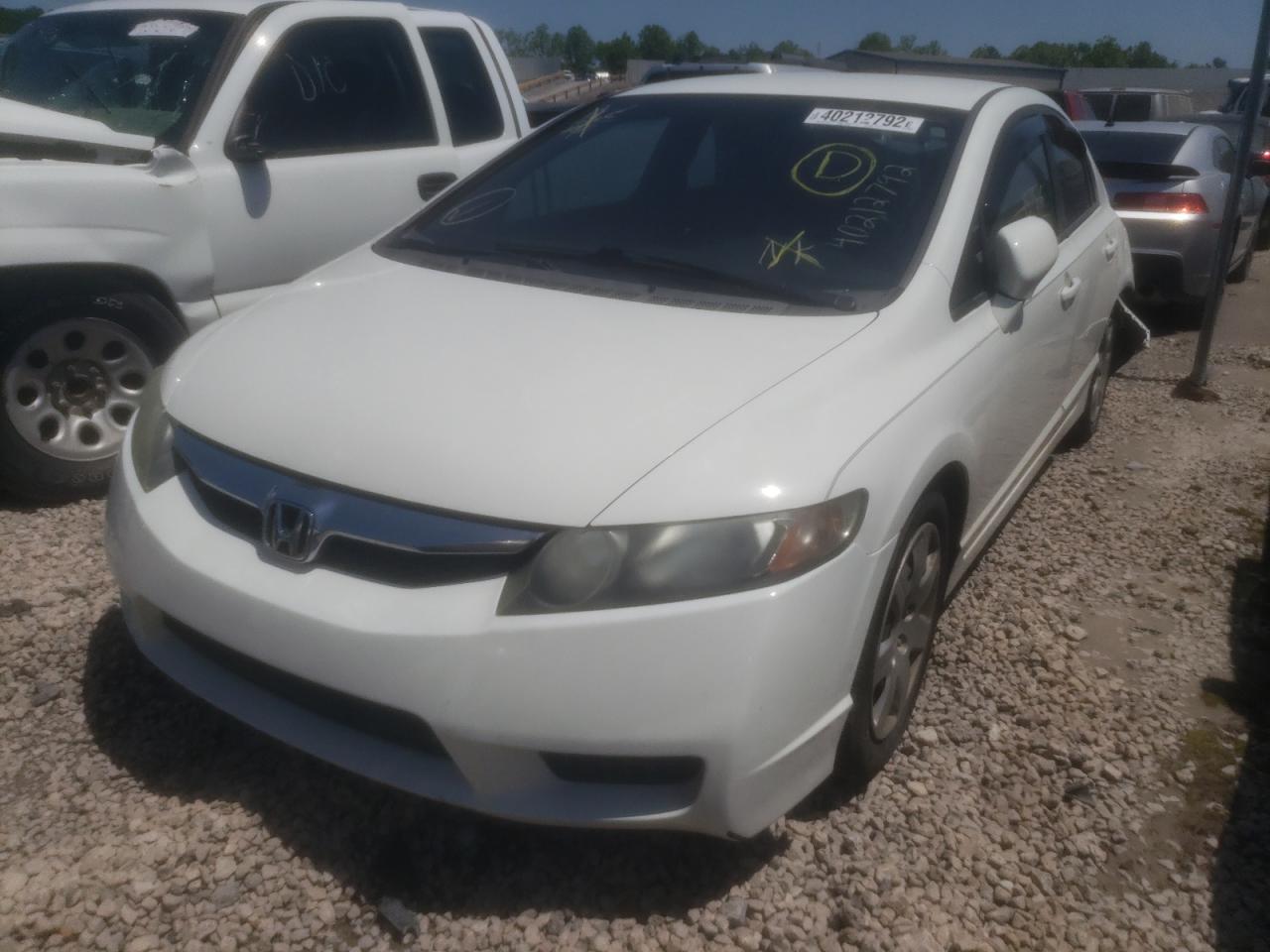 Zdjęcie 2 z aukcji – 2011 HONDA CIVIC LX z VIN 19XFA1F57BE040442