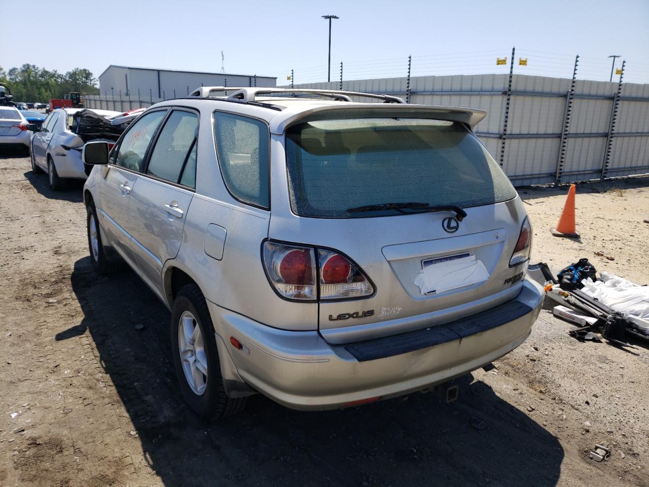 Photo 3 from auction – 2001 LEXUS RX 300 with VIN JTJHF10U410216703