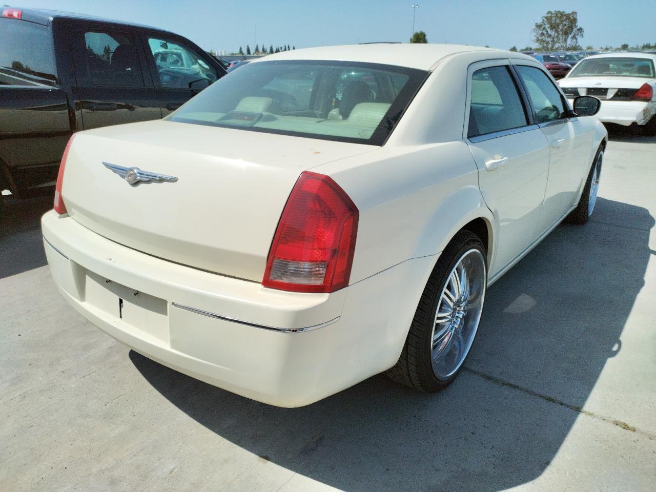 Photo 4 from auction – 2007 CHRYSLER 300 with VIN 2C3KA53G77H763865