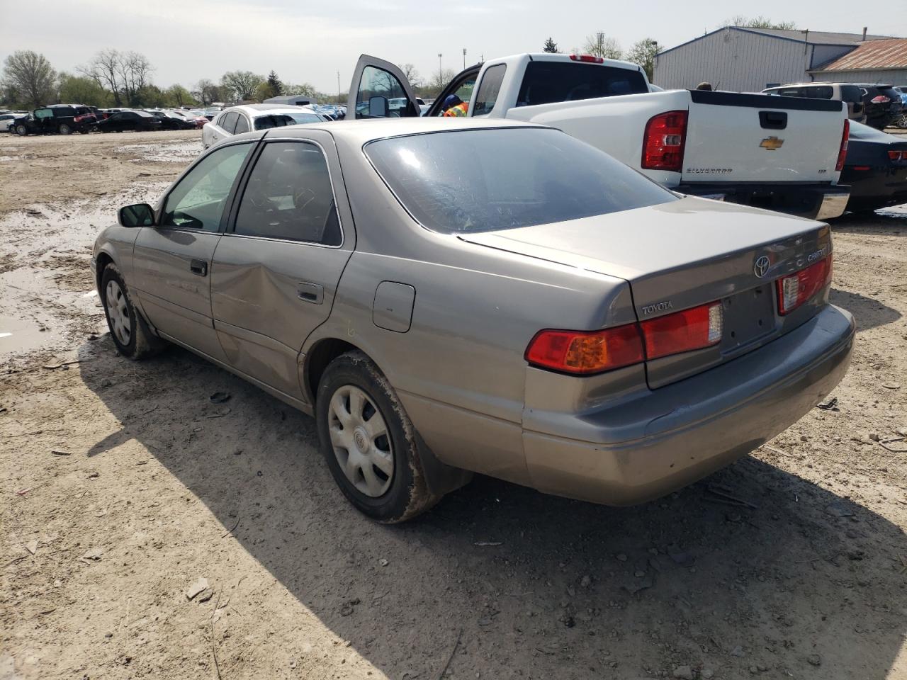 Photo 3 from auction – 2000 TOYOTA CAMRY CE with VIN 4T1BG22K5YU650361