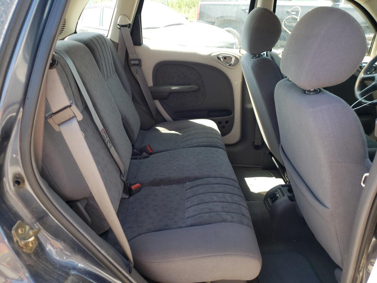 Photo 6 from auction – 2002 CHRYSLER PT CRUISER with VIN 3C4FY48B52T383374