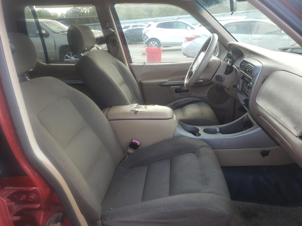 Photo 5 from auction – 2001 FORD EXPLORER S with VIN 1FMZU67E71UC00301