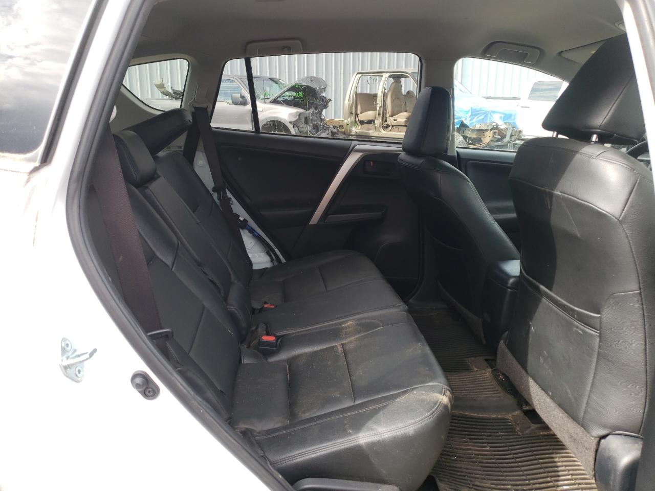 Photo 6 from auction – 2017 TOYOTA RAV4 LE with VIN JTMBFREV1HD219764