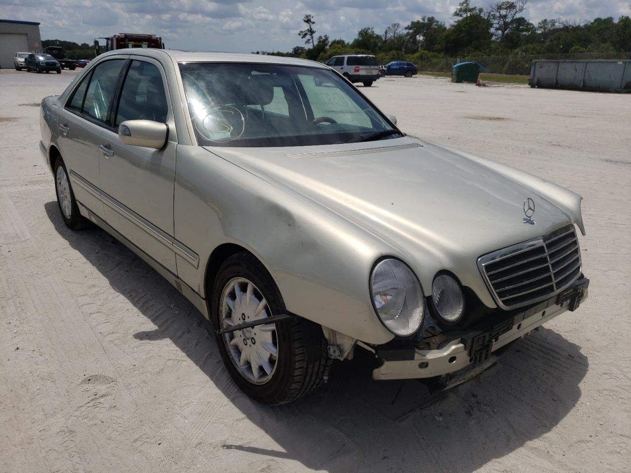 MERCEDES-BENZ E 320 2000 with VIN WDBJF65J2YB083257 - Photo from auction