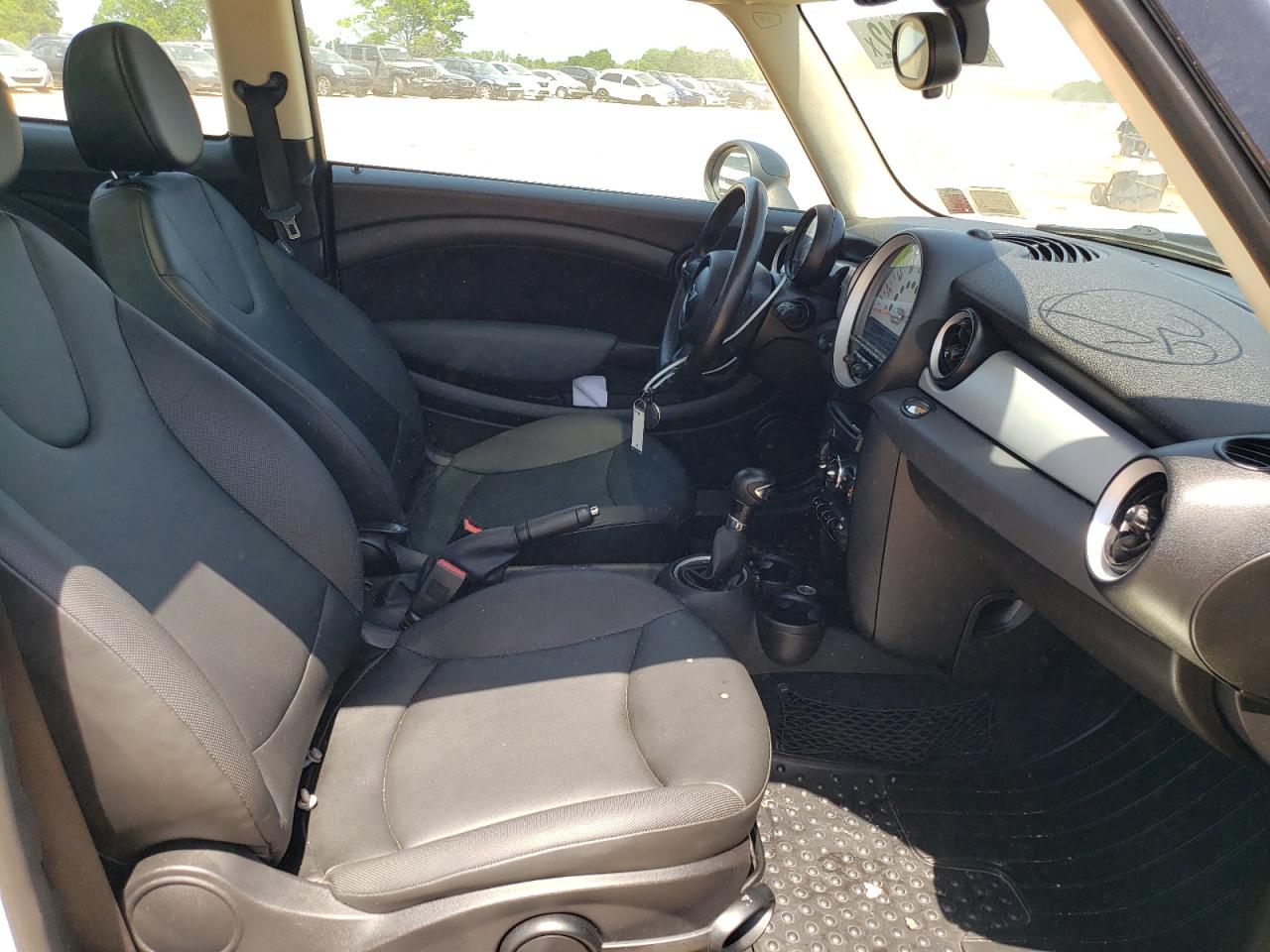 Photo 5 from auction – 2011 MINI COOPER with VIN WMWSU3C53BT251549