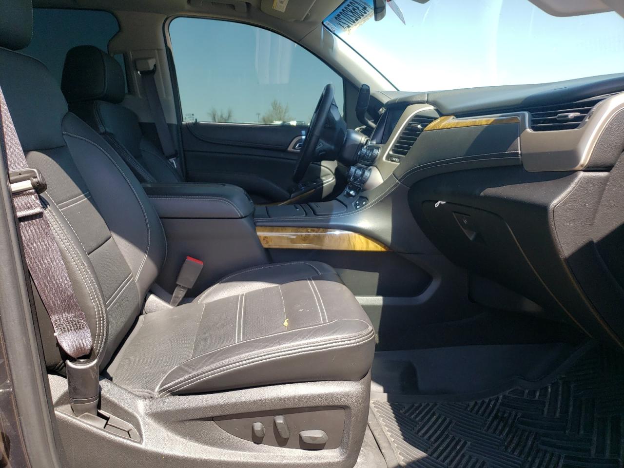 Photo 5 from auction – 2016 GMC YUKON DENA with VIN 1GKS2CKJ7GR473320