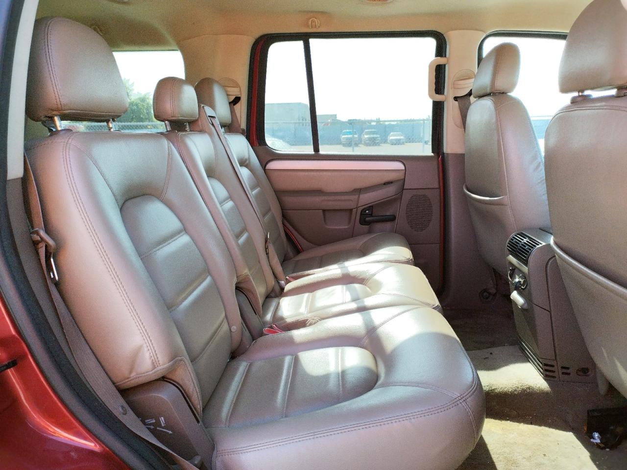Photo 6 from auction – 2004 FORD EXPLORER X with VIN 1FMZU63K24UB20792