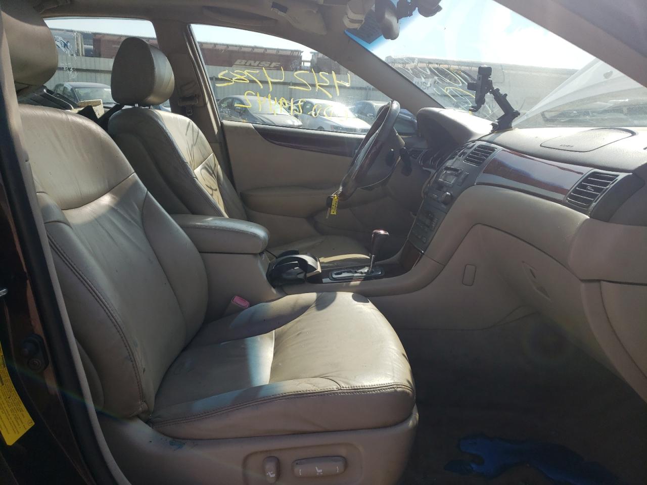 Photo 5 from auction – 2004 LEXUS ES 330 with VIN JTHBA30G045006117