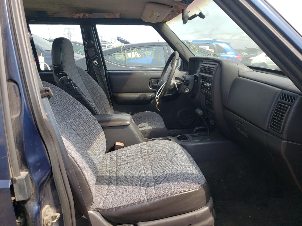 Photo 5 from auction – 2001 JEEP CHEROKEE S with VIN 1J4FF48S21L558240