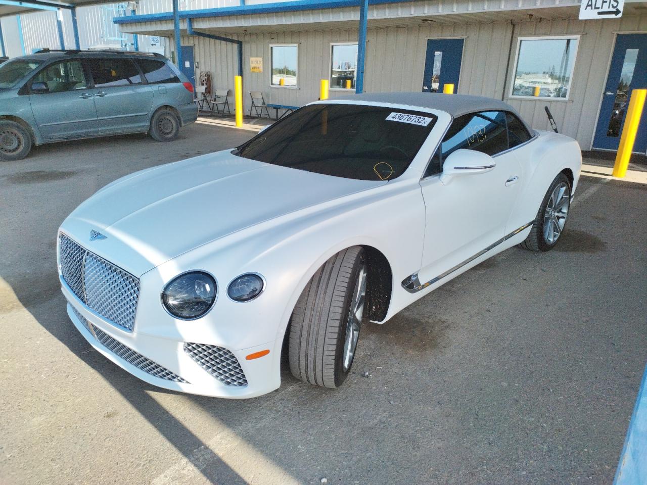 Photo 2 from auction – 2021 BENTLEY CONTINENTA with VIN SCBDB4ZG0MC088297