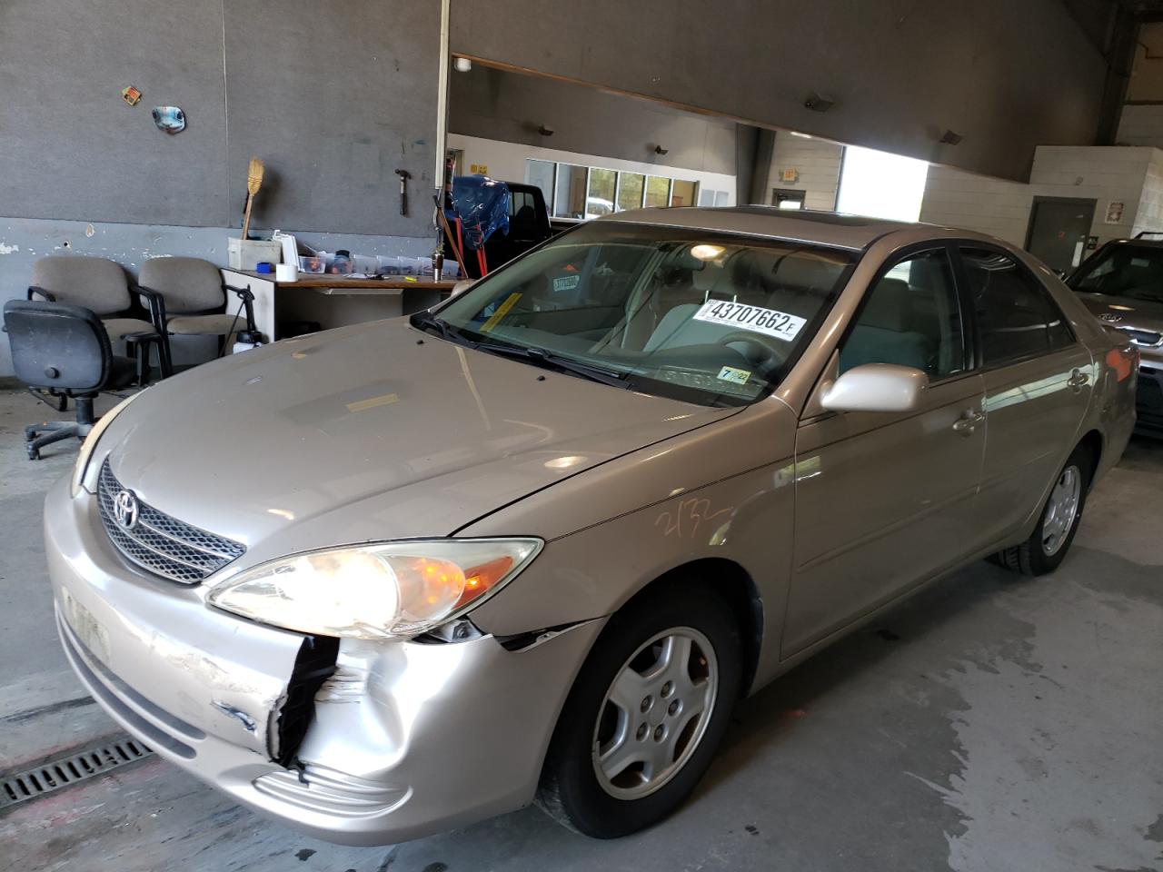 Photo 2 from auction – 2003 TOYOTA CAMRY LE with VIN 4T1BF30K93U554043