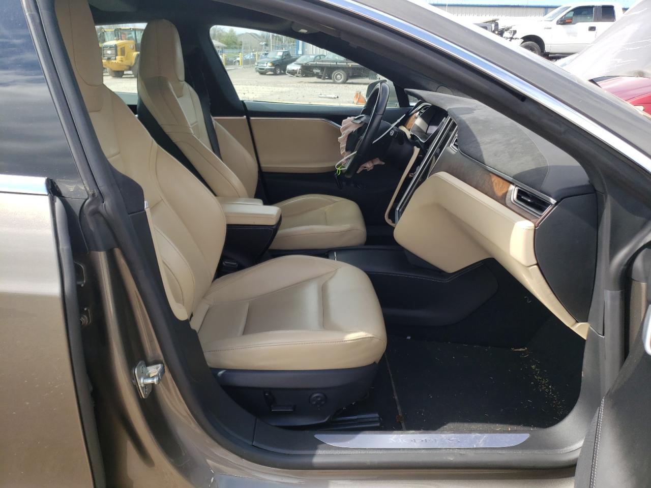 Photo 5 from auction – 2016 TESLA MODEL S with VIN 5YJSA1E25GF142457