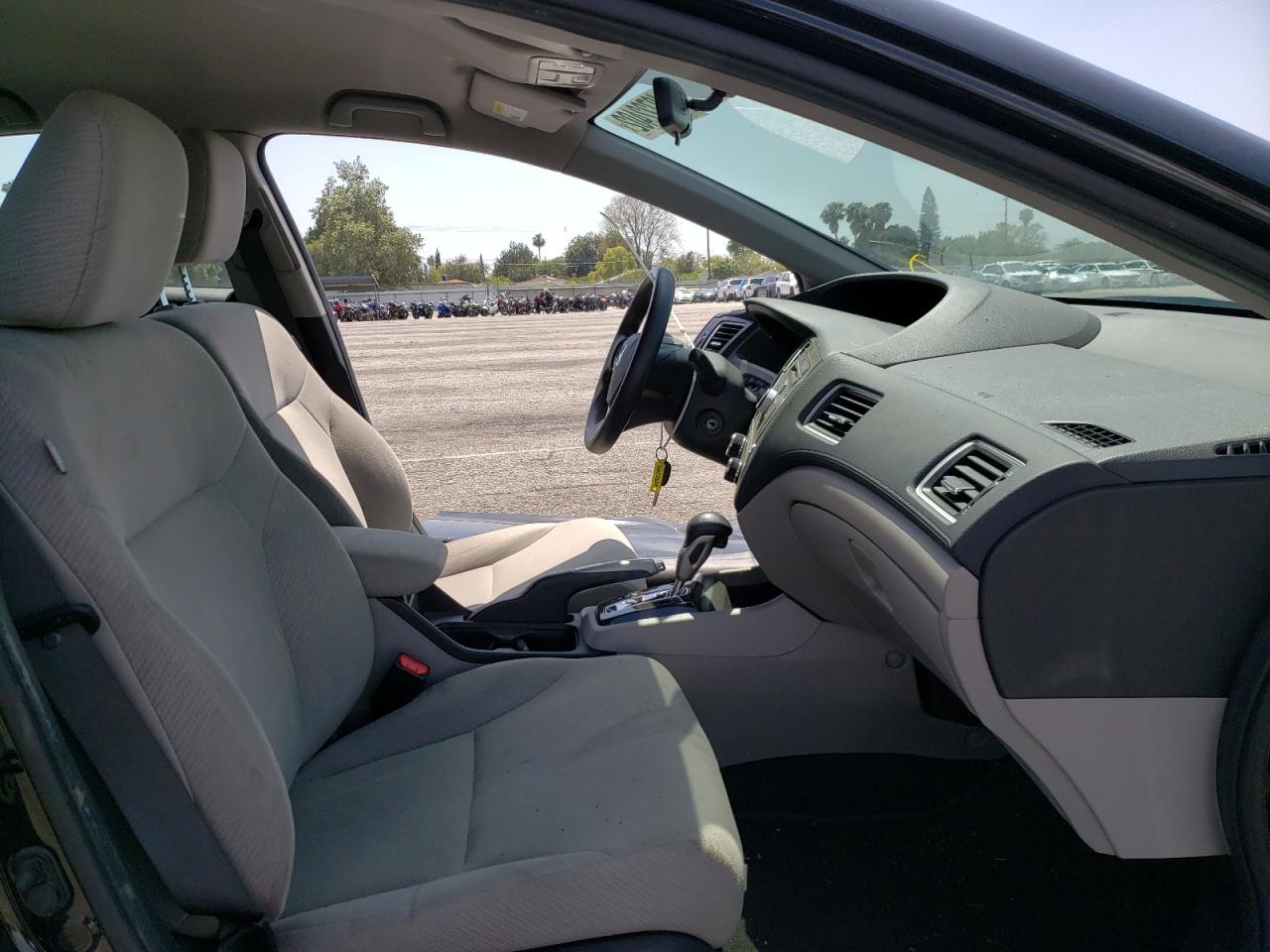 Photo 5 from auction – 2013 HONDA CIVIC LX with VIN 19XFB2F5XDE245811