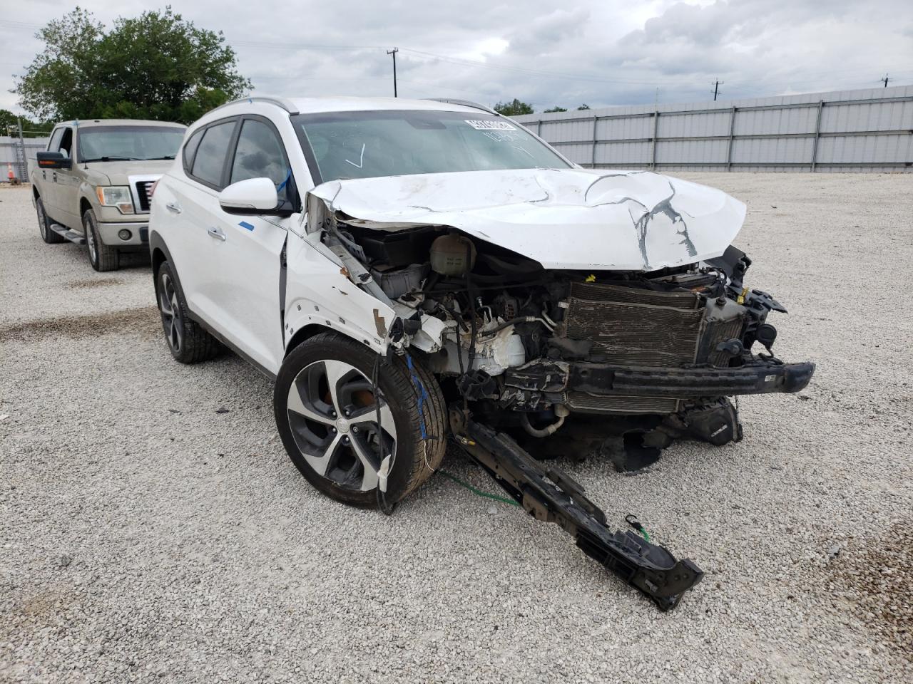 HYUNDAI TUCSON LIM 2016 with VIN KM8J33A23GU221149 - Photo from auction