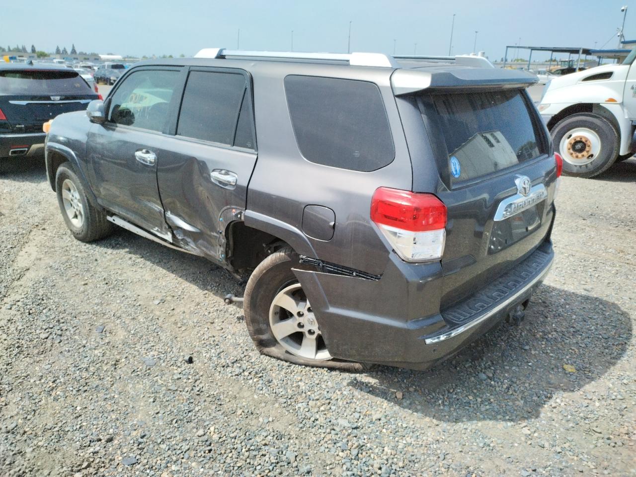 Photo 3 from auction – 2011 TOYOTA 4RUNNER SR with VIN JTEZU5JR9B5033151