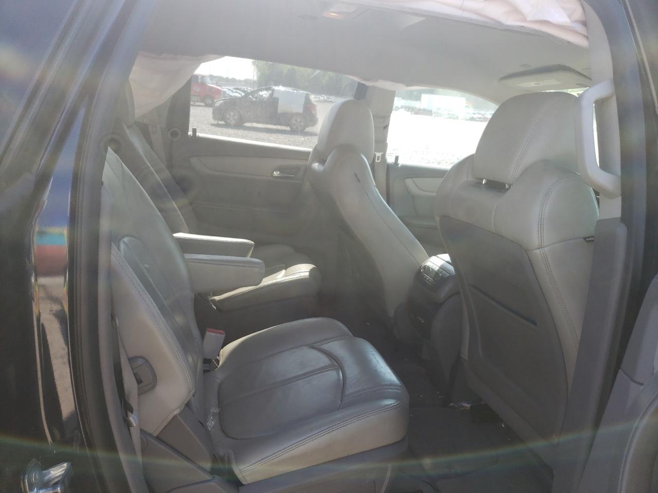Photo 6 from auction – 2015 CHEVROLET TRAVERSE L with VIN 1GNKRHKDXFJ279996