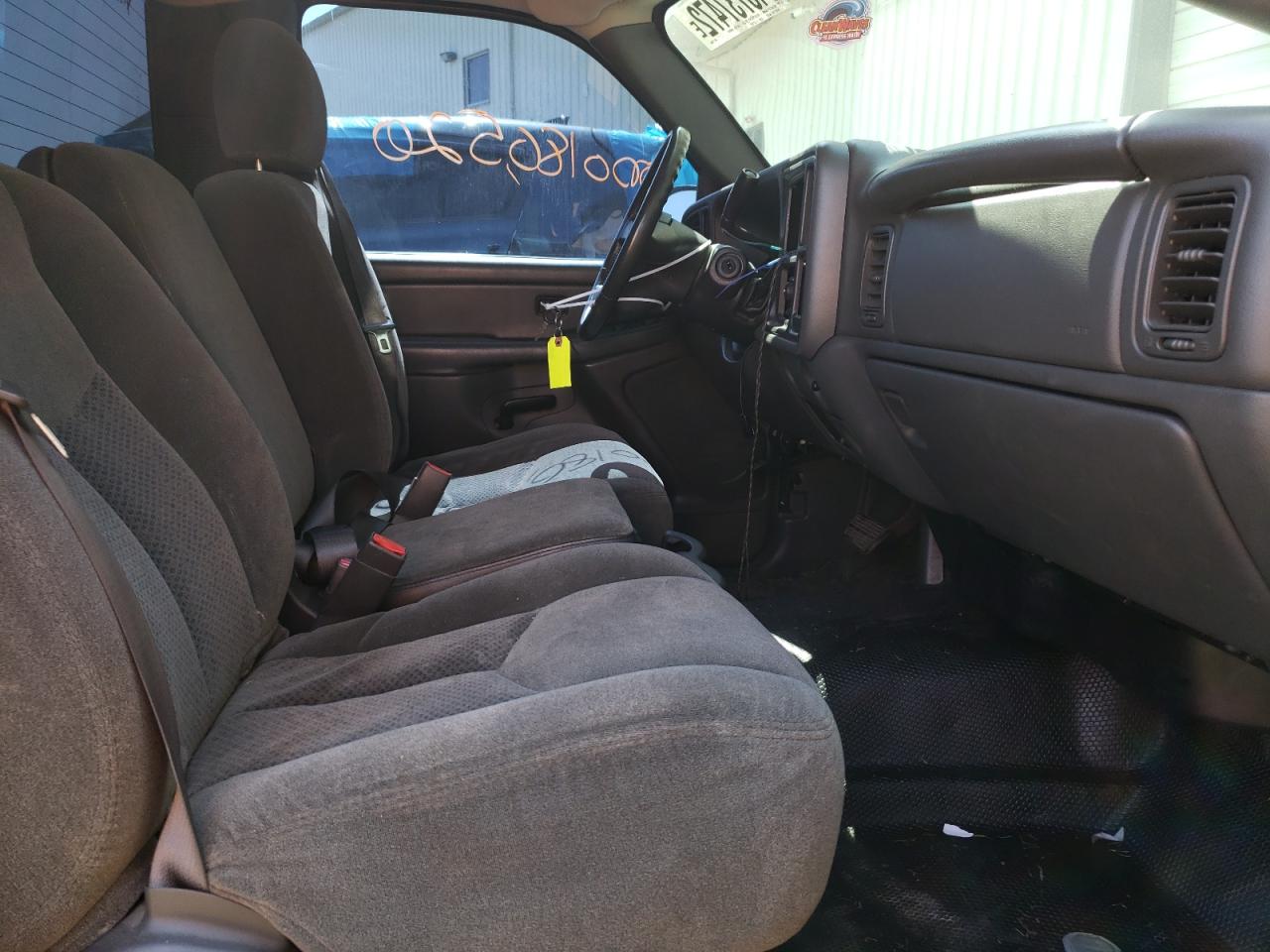 Photo 5 from auction – 2004 CHEVROLET SILVERADO with VIN 1GCEC14T74Z275504