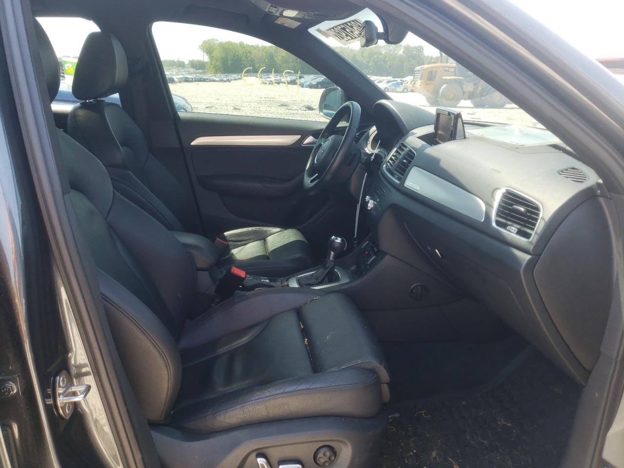 Photo 5 from auction – 2018 AUDI Q3 PREMIUM with VIN WA1ECCFS2JR005943