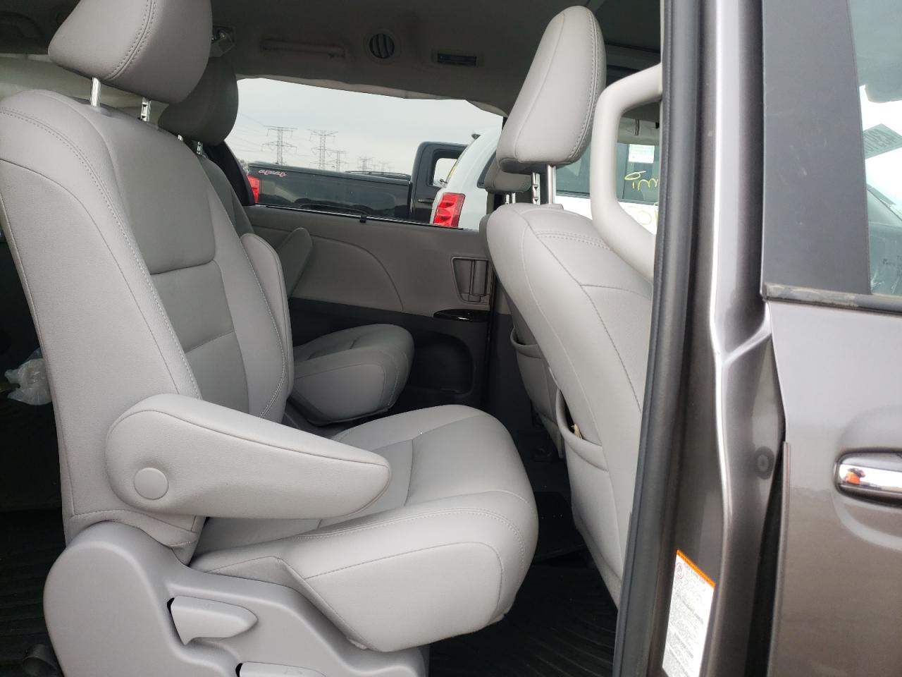 Photo 6 from auction – 2020 TOYOTA SIENNA XLE with VIN 5TDYZ3DC4LS045779